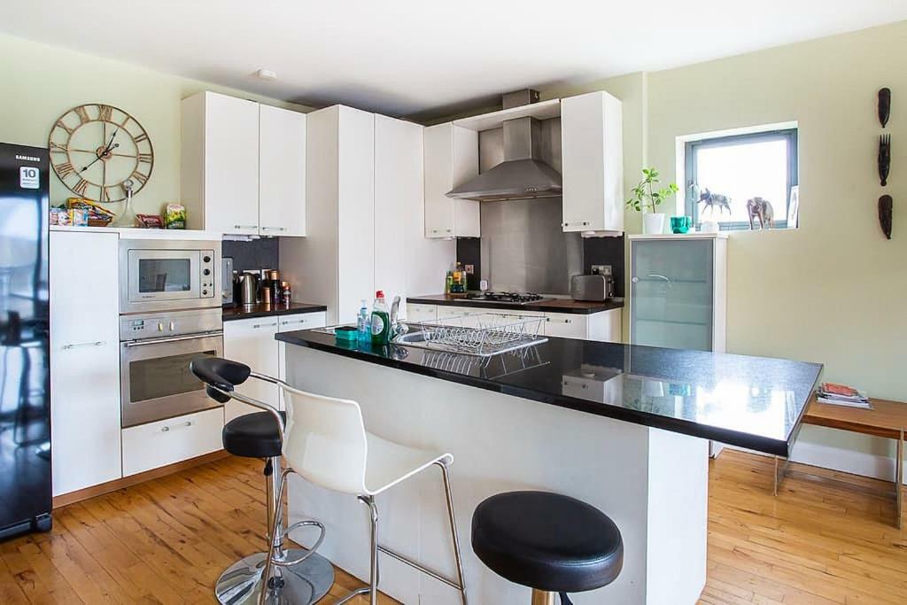 Spacious Belfast City Centre Duplex Apartment المظهر الخارجي الصورة