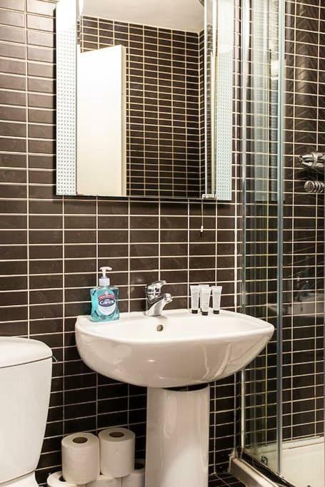 Spacious Belfast City Centre Duplex Apartment المظهر الخارجي الصورة