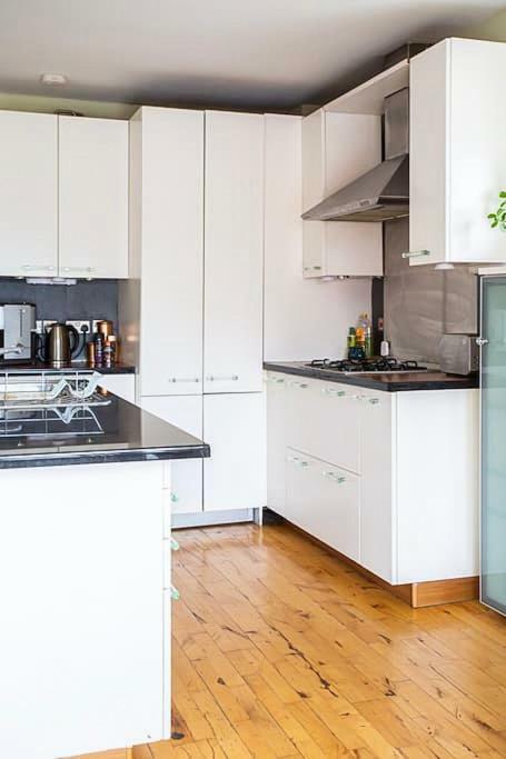 Spacious Belfast City Centre Duplex Apartment المظهر الخارجي الصورة