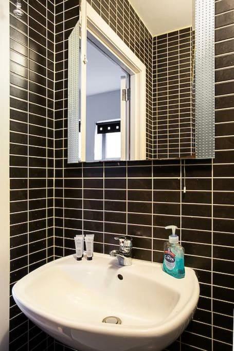 Spacious Belfast City Centre Duplex Apartment المظهر الخارجي الصورة